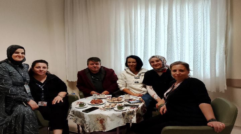 Bir Kahvenizi İçeriz
